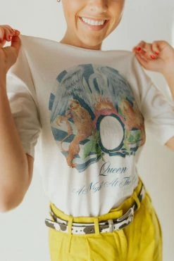 Henly Graphics Queen Anato Crest Weekend Tee