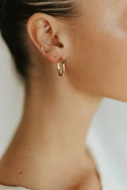 Henly Accessories *14K Gold-Filled OVAL Hoop Earrings