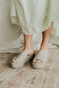 Henly Free People Harbor Flatform In Fawn Grey