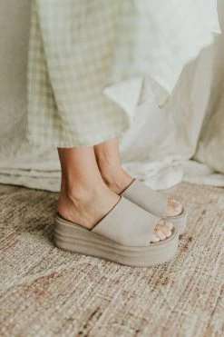 Henly Free People Harbor Flatform In Fawn Grey