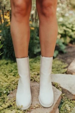 Henly Cora Tall Chelsea In Off White Shoes