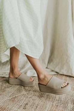 Henly Free People Harbor Flatform In Fawn Grey