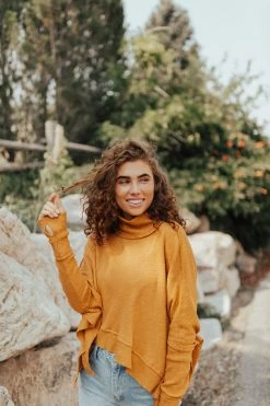 Henly *Free People Moon Daisy Pullover In Sunbaby