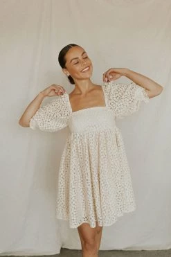 Henly Dancing Daisy Lace Mini