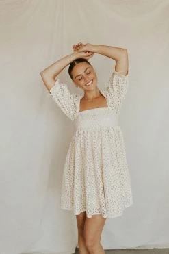 Henly Dancing Daisy Lace Mini