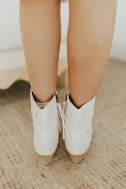 Henly Dallas Western Bootie In White