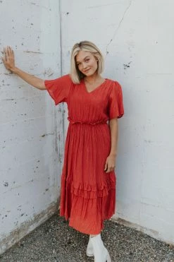 Henly Nola Crinkle Midi In Brick Dresses