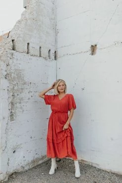 Henly Nola Crinkle Midi In Brick Dresses