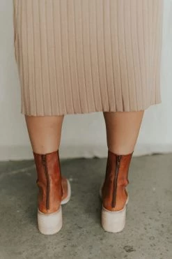 Henly Free People Essential Chelsea Boot In Whiskey