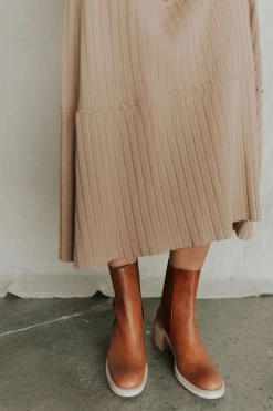 Henly Free People Essential Chelsea Boot In Whiskey