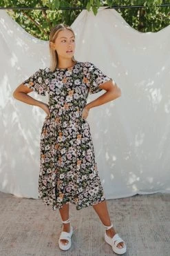 Henly She Daisy Floral Midi In Black Dresses