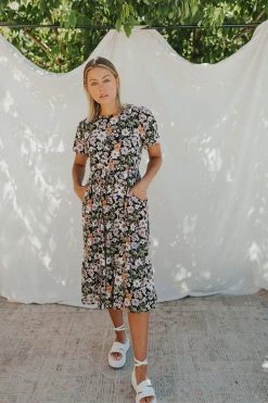 Henly She Daisy Floral Midi In Black Dresses