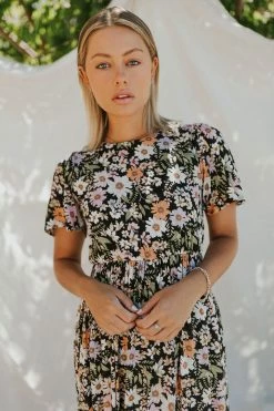 Henly She Daisy Floral Midi In Black Dresses