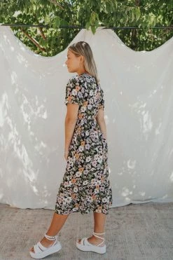 Henly She Daisy Floral Midi In Black Dresses