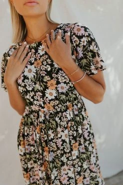 Henly She Daisy Floral Midi In Black Dresses