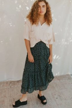 Henly NEW ARRIVALS Daisy Island Floral Skirt In Black