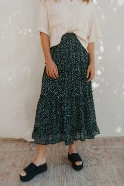 Henly NEW ARRIVALS Daisy Island Floral Skirt In Black