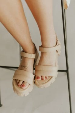 Henly Shoes Rory Platform Sandal In Toffee