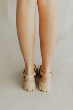 Henly Shoes Rory Platform Sandal In Toffee