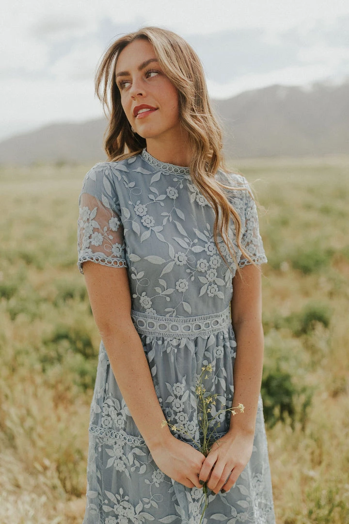 Henly Dresses Lucky Lace Midi In Dusty Blue