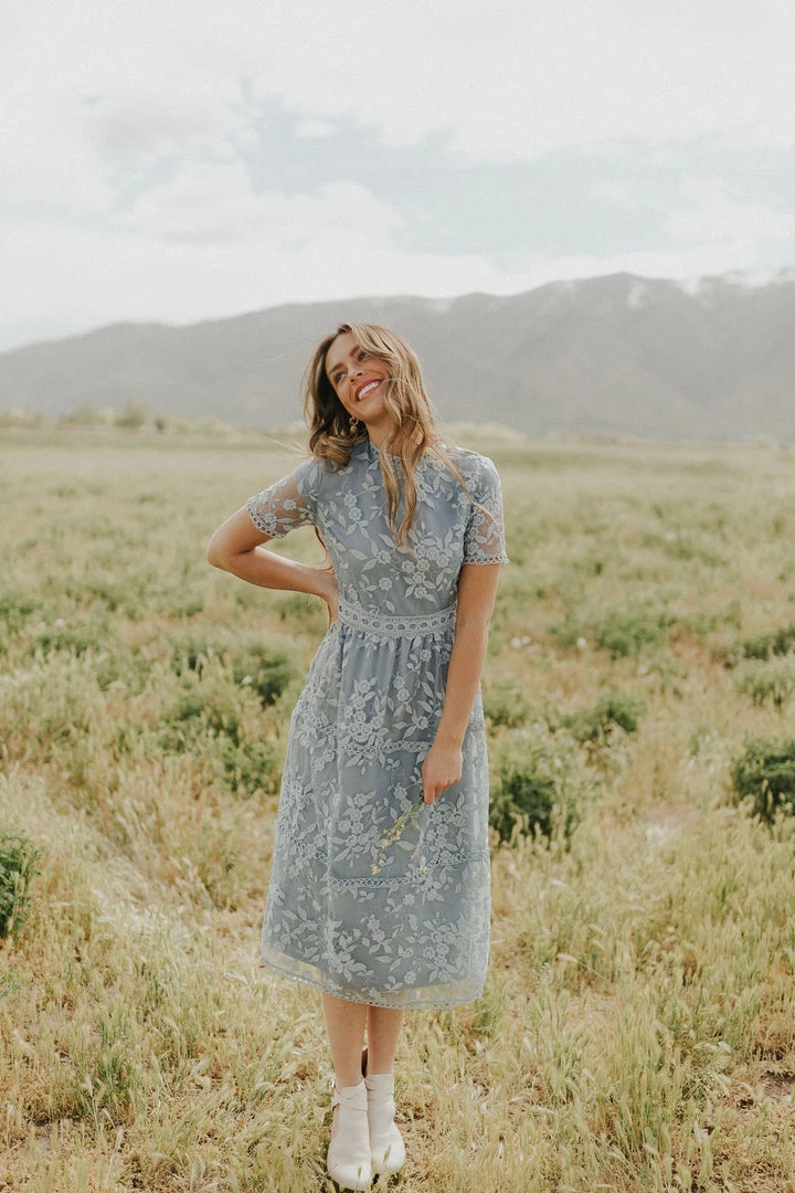 Henly Dresses Lucky Lace Midi In Dusty Blue