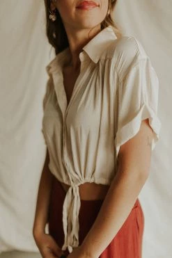 Henly Esme Cropped Blouse In Cream Tops