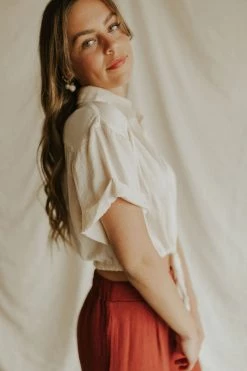 Henly Esme Cropped Blouse In Cream Tops