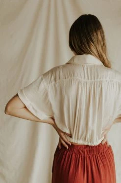 Henly Esme Cropped Blouse In Cream Tops