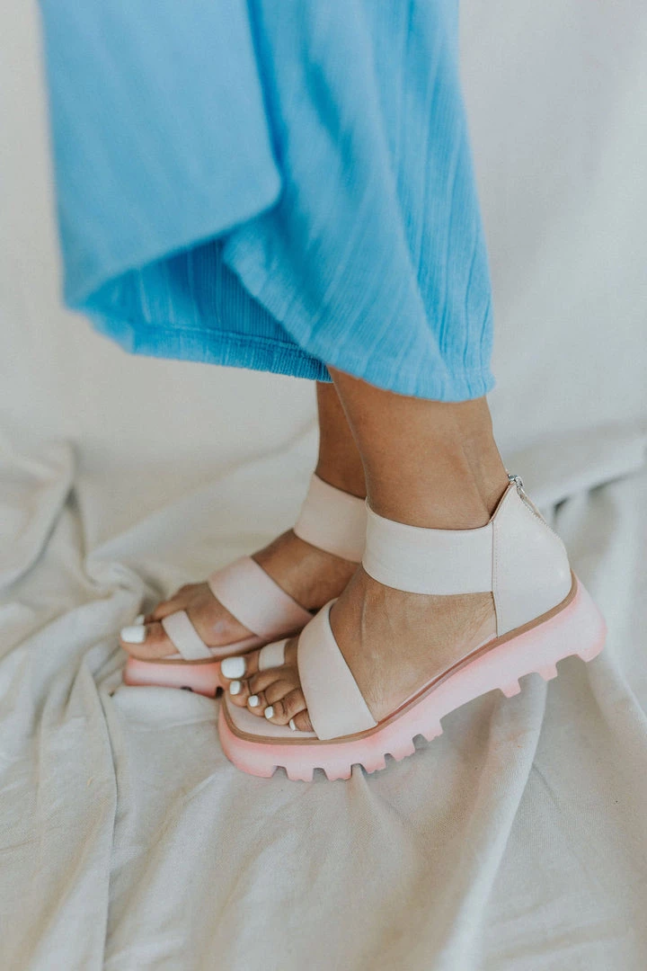 Henly Free People Maddox Lug Sole Sandal In Shell Pink
