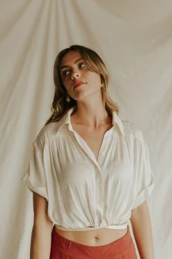 Henly Esme Cropped Blouse In Cream Tops