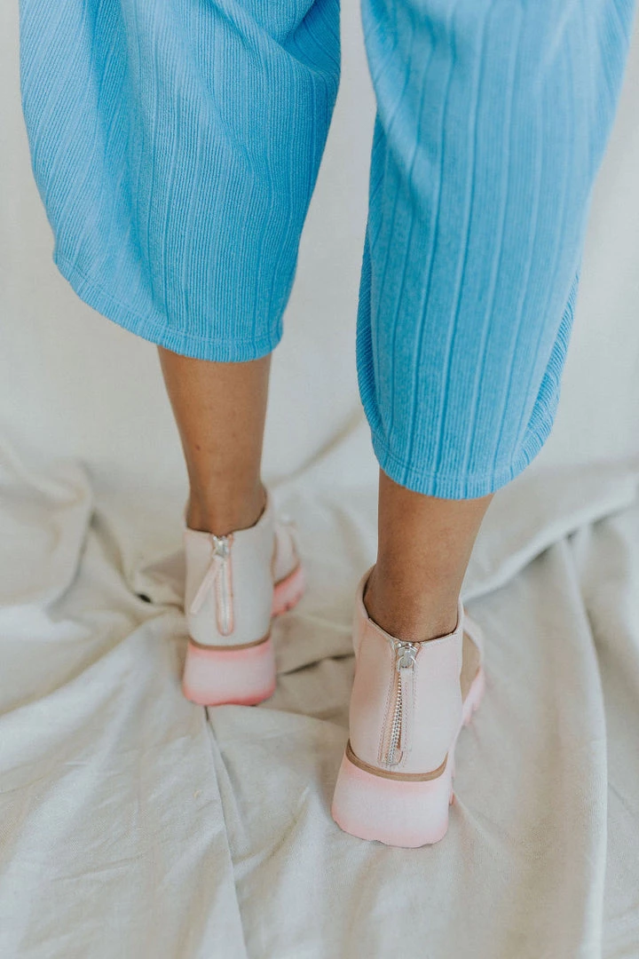 Henly Free People Maddox Lug Sole Sandal In Shell Pink