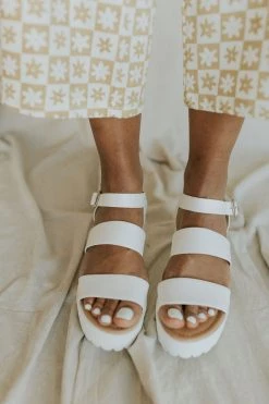 Henly Shoes Dooney Platform In White