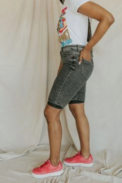 Henly Dana Bermudas In Acid Black