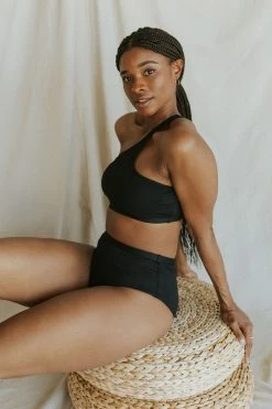 Henly Pop Swim Top In Black