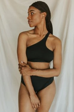 Henly Pop Swim Top In Black