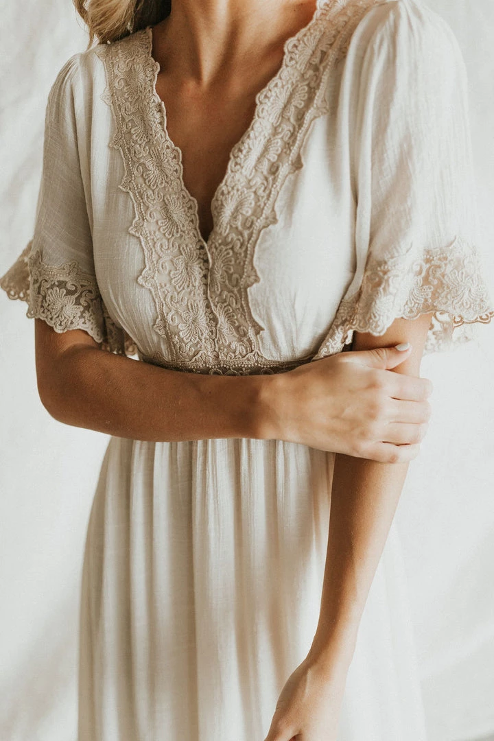 Henly Mojave Lace Maxi In Cream Dresses