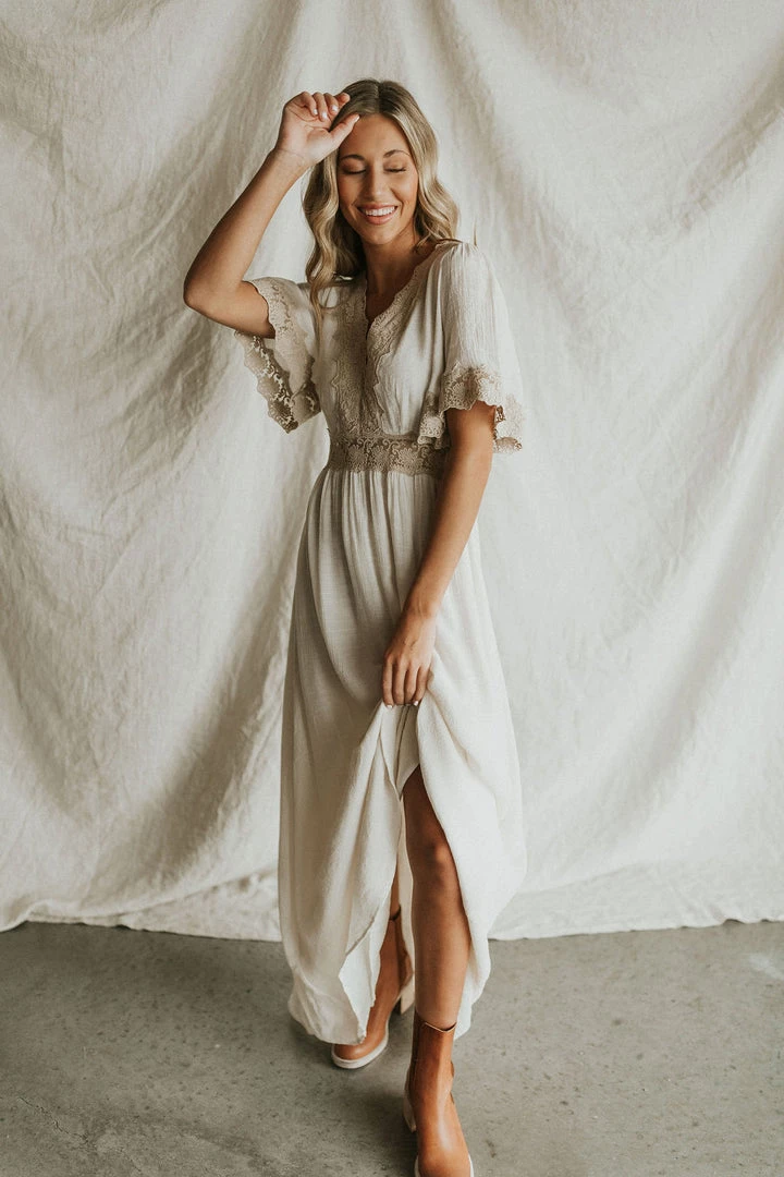 Henly Mojave Lace Maxi In Cream Dresses