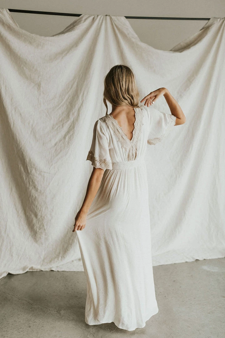 Henly Mojave Lace Maxi In Cream Dresses