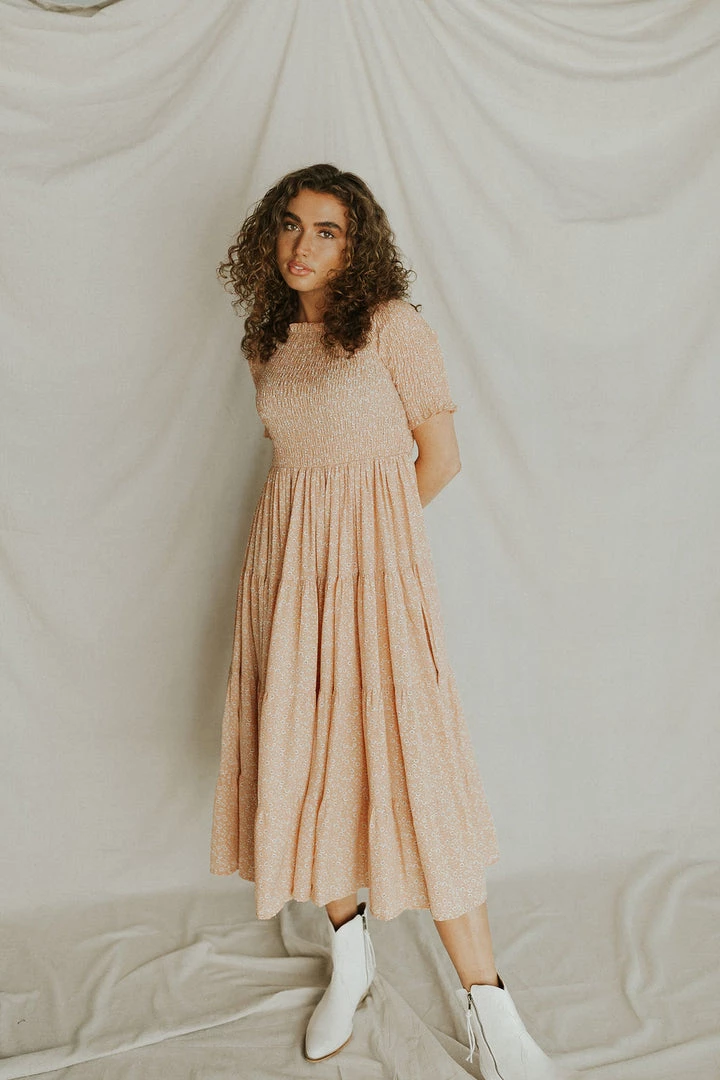 Henly Waverly Smocked Midi In Peach