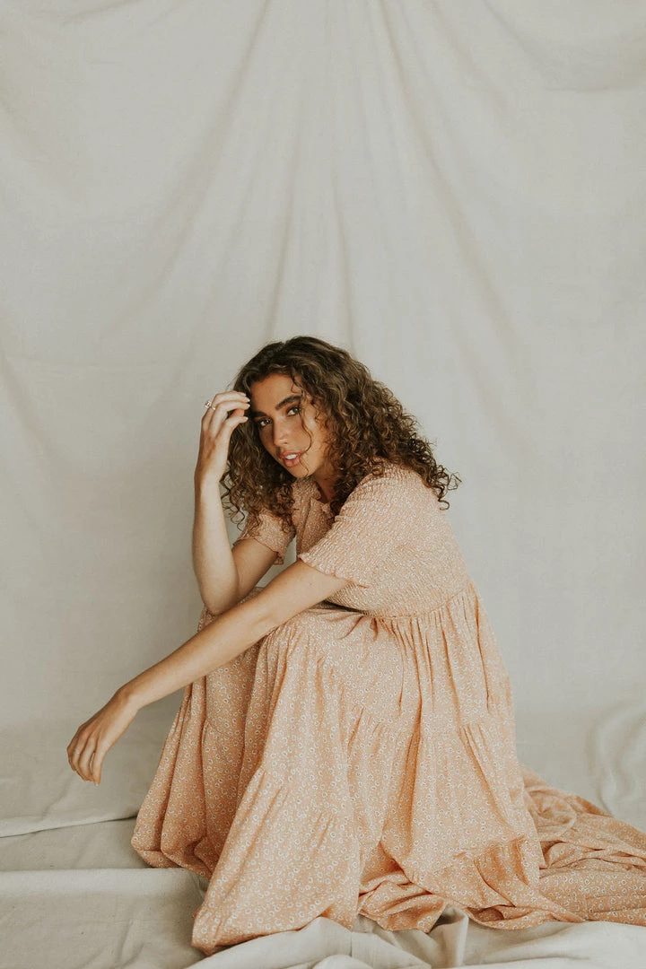 Henly Waverly Smocked Midi In Peach