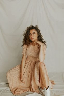 Henly Waverly Smocked Midi In Peach