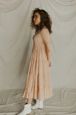 Henly Waverly Smocked Midi In Peach