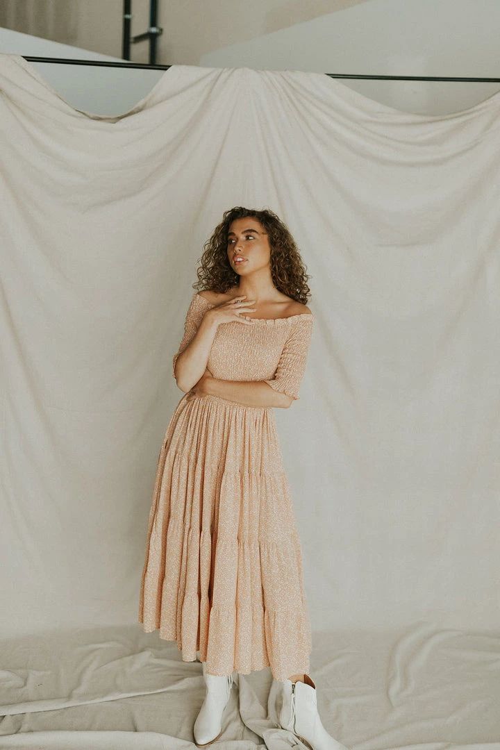 Henly Waverly Smocked Midi In Peach