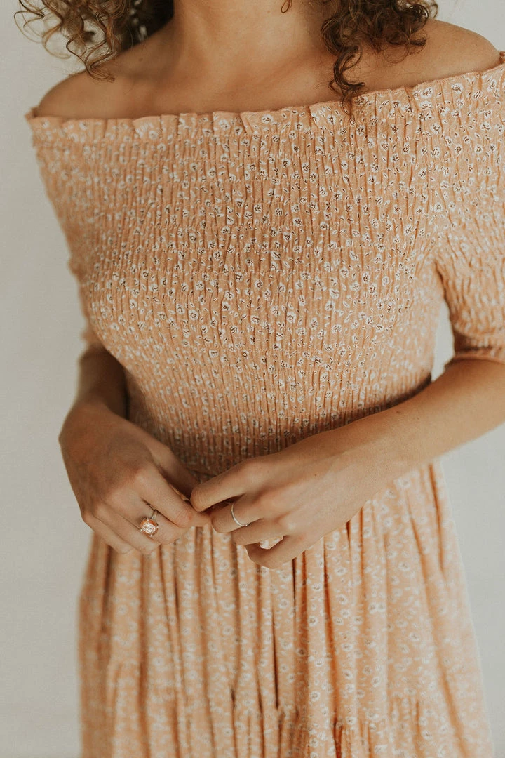 Henly Waverly Smocked Midi In Peach