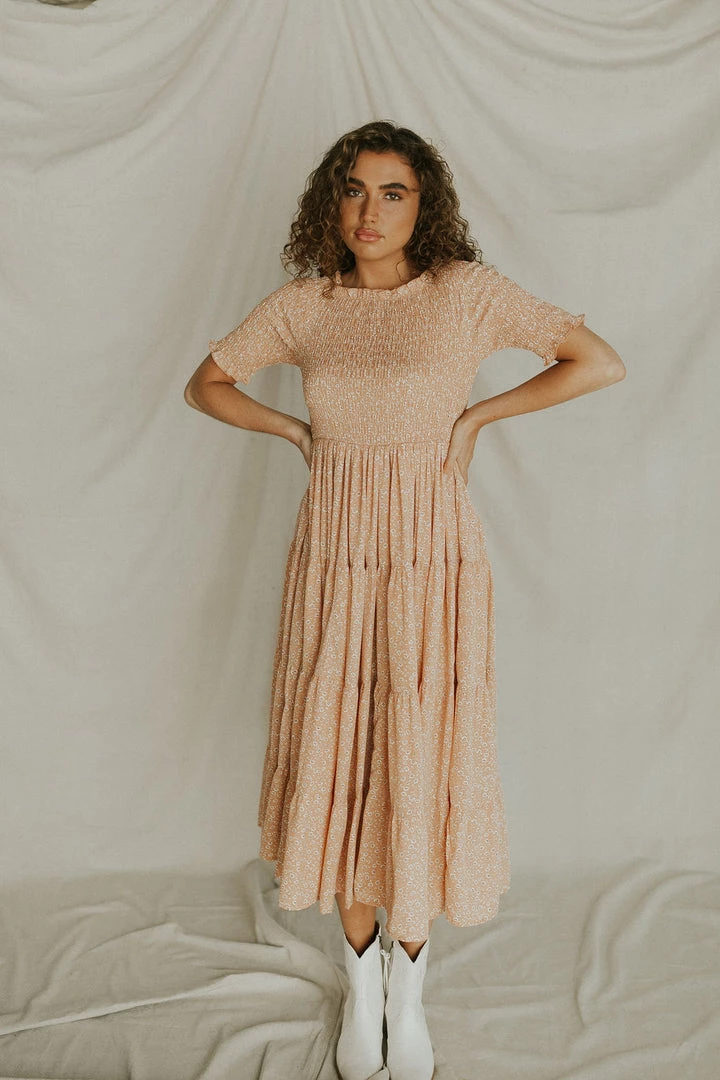 Henly Waverly Smocked Midi In Peach