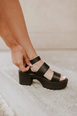 Henly Shoes Dooney Platform In Black