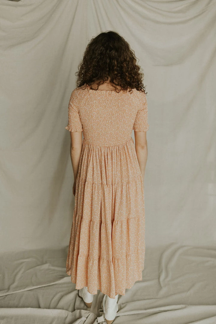 Henly Waverly Smocked Midi In Peach