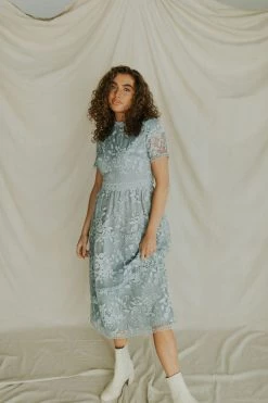 Henly Dresses Lucky Lace Midi In Dusty Blue