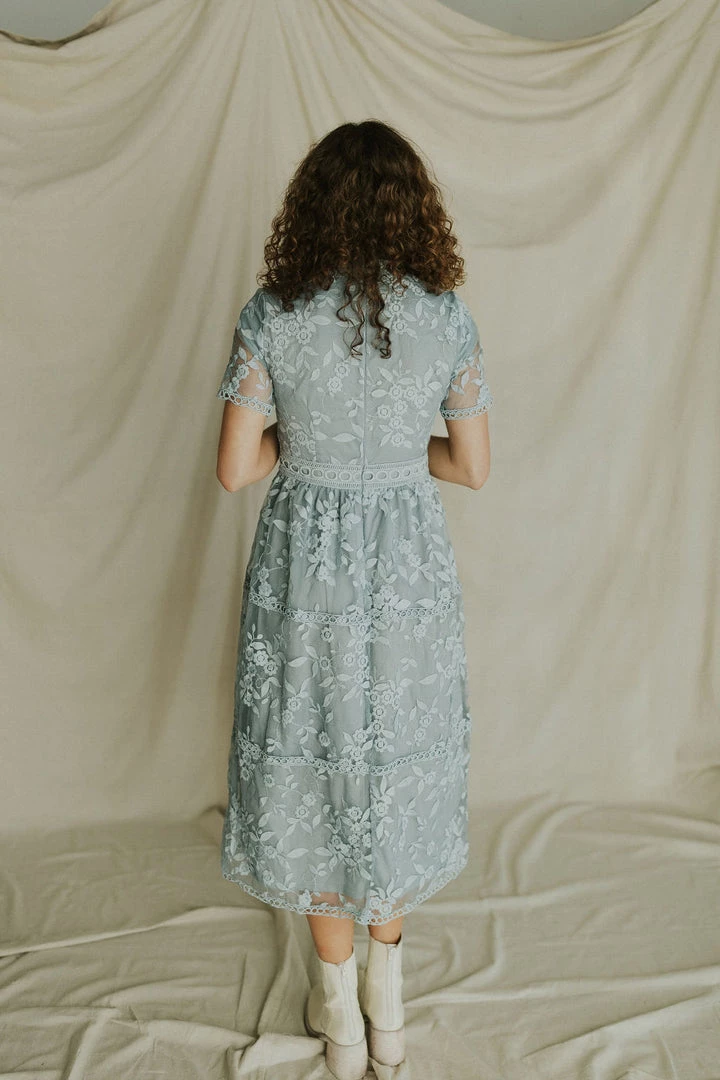 Henly Dresses Lucky Lace Midi In Dusty Blue
