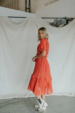 Henly Nola Crinkle Midi In Brick Dresses